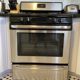 Was it even possible for my oven to be this clean? I had no idea! Was it even possible for my oven to be this clean? I had no idea!