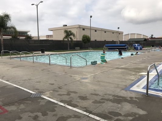 Hawthorne Pool by null