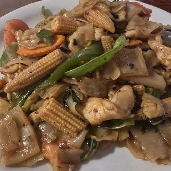 Flying Tiger Thai Restaurant - Pad kee mow - Thai Near Me - Castle Hills, Texas