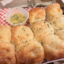 Luca's Pizzeria - Garlic rolls