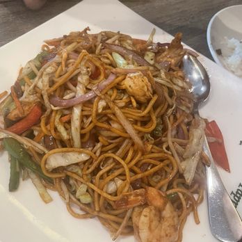 PappaRich - shrimp + chicken lo mein - Malaysian Near Me - Houston, Texas