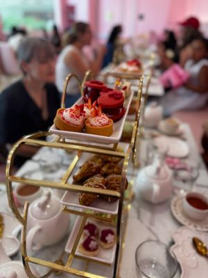 Hello Kitty Cafe by null