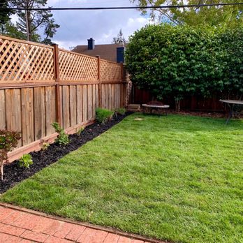 Oakland Hills Landscape - a fenced backyard with a table and bench - Fences & Gates Near Me Oakland Hills Landscape - a fenced backyard with a table and bench - Fences & Gates Near Me