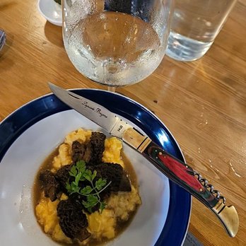 Electric Bleu - Chanterelle mushrooms & plush scrambled eggs - French Near Me - Los Angeles, California