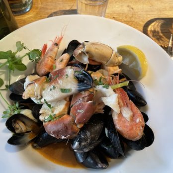 Fiskeriet - Shellfish broth. Delicious! - Seafood Near Me - Oslo, 03