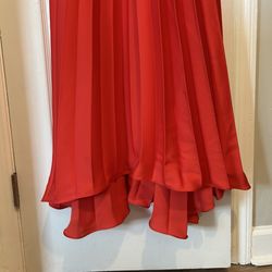 A Stitch Witch - Botched dress hem. This should not be shorter in front than in the back.
