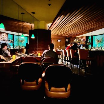 Driftwood Room - Lounges Near Me - Portland, Oregon