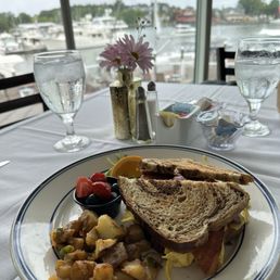 Breakfast sandwich