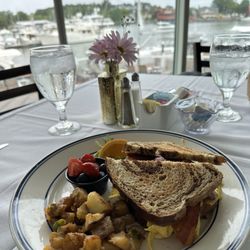 Harrison's Harbour Lights - Breakfast sandwich