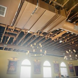 Beautiful wood and Abby ambiance! Beautiful wood and Abby ambiance!