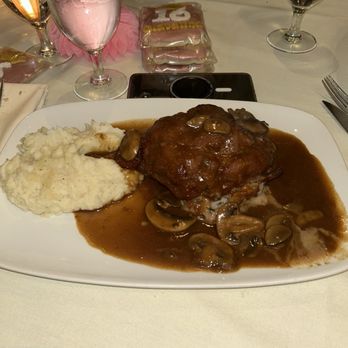 Mannino's Italian Kitchen & Lounge - Italian Near Me - Commack, New York