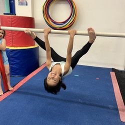 Gliders Gymnastics - Spider hang fun