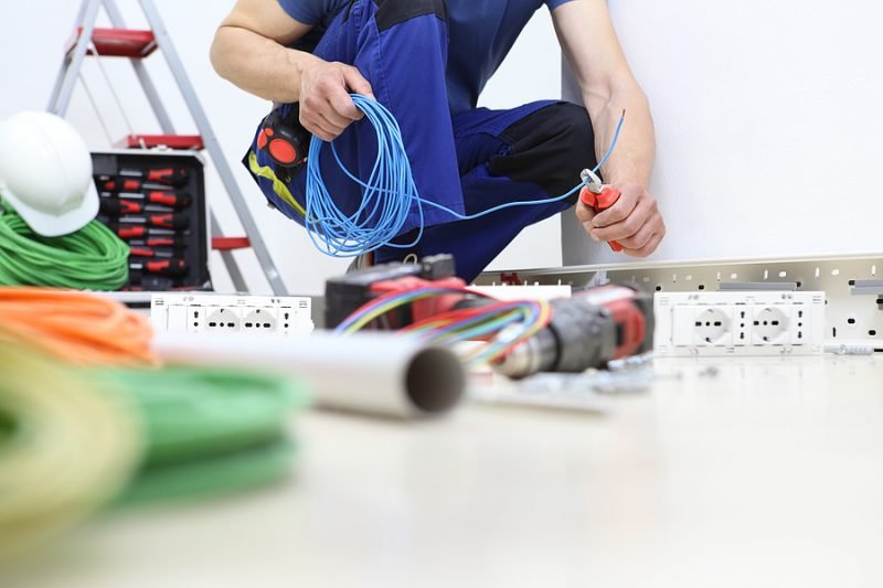 Slide of MasterCraft Electricians