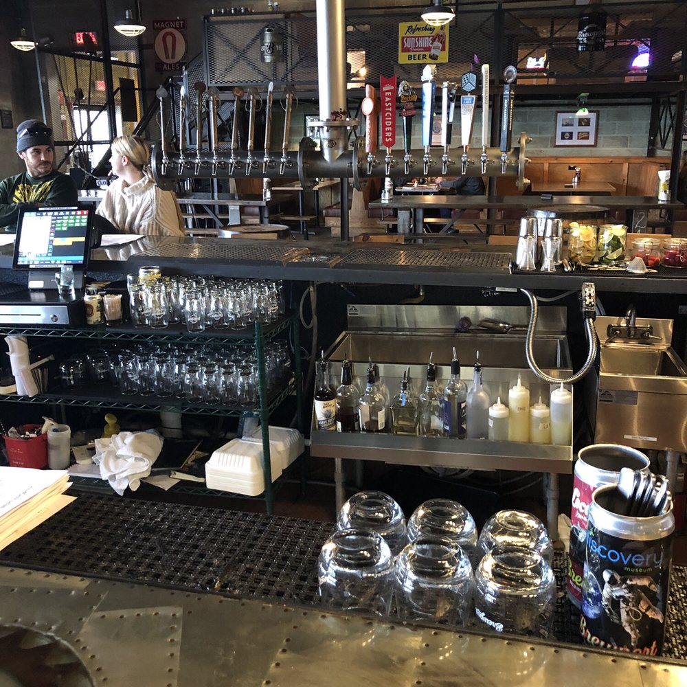 Brewport - Pizza Near Me - Bridgeport, Connecticut