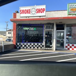 Holy smokes not open for business. Website says they open at 10:00am on Sunday's.... Picture taken at 10:15am 12/03/2023 Holy smokes not open for business. Website says they open at 10:00am on Sunday's.... Picture taken at 10:15am 12/03/2023