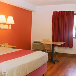 Motel 6 - Guest Room