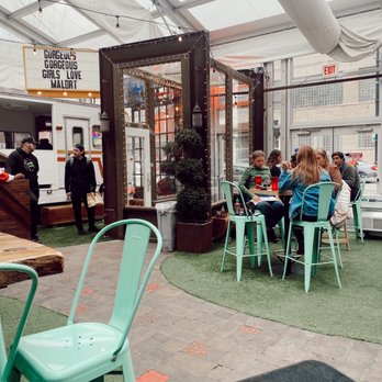 Paradise Park - walking in - Pizza Near Me - Chicago, Illinois