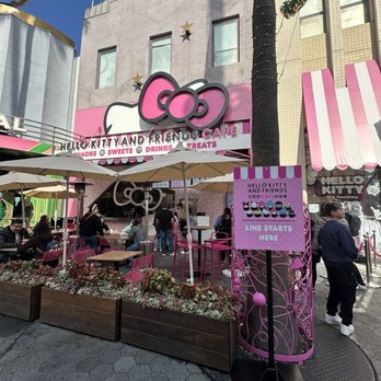 Hello Kitty And Friends Cafe - Themed Cafes Near Me - Universal City, California