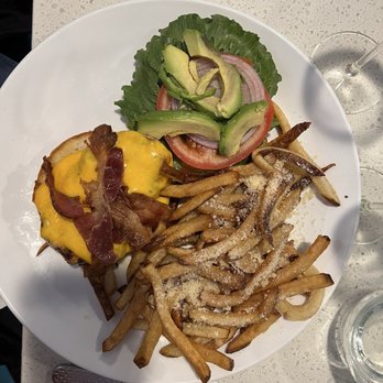 Bellini’s - Grilled chicken sandwich with truffle fries - Salad Near Me - Fort Myers, Florida Bellini’s - Grilled chicken sandwich with truffle fries - Salad Near Me - Fort Myers, Florida