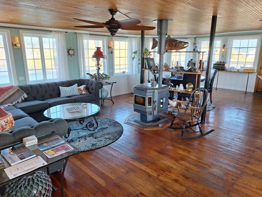 The Newport Belle, Riverboat Bed and Breakfast by null