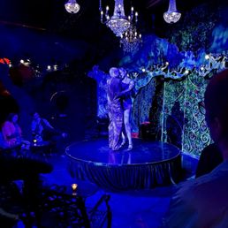 Spontaneous cabaret performances - Henry is hilarious Spontaneous cabaret performances - Henry is hilarious