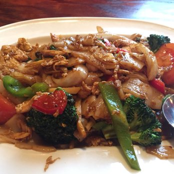 Benjarong Thai Restaurant - Pad Ke Mao Chicken - Thai Near Me - Monroe, Washington