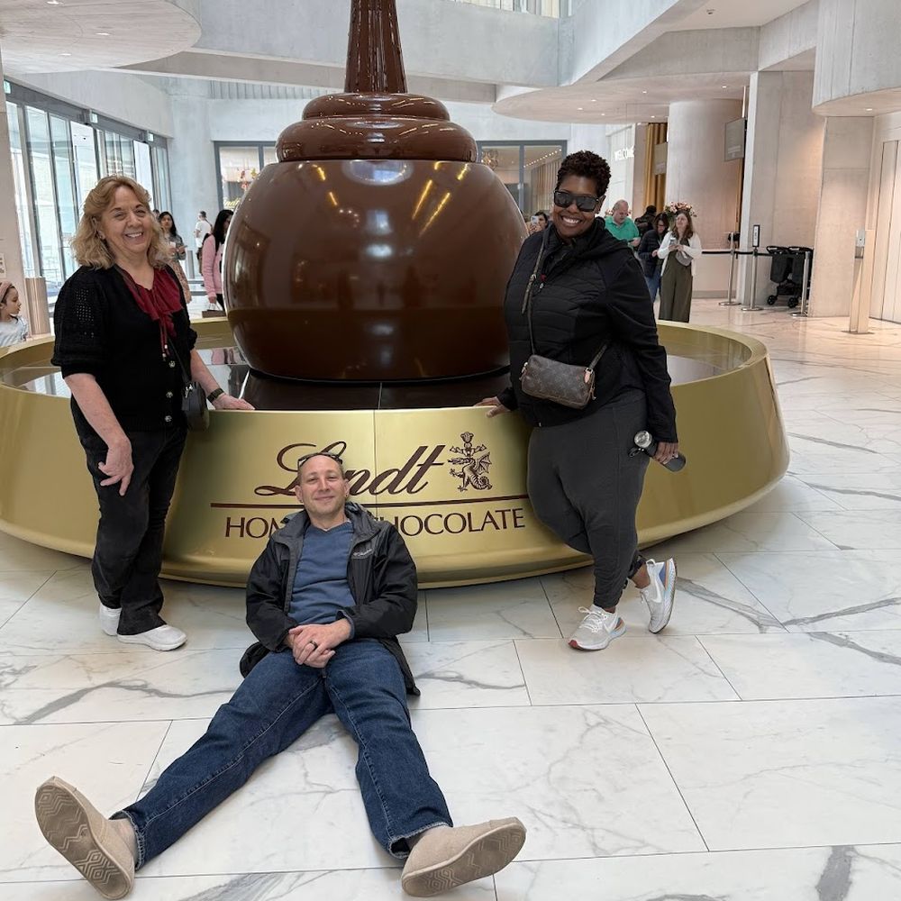 Lindt Factory Outlet - Chocolatiers & Shops Near Me - Kilchberg, ZH