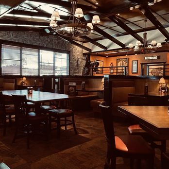LongHorn Steakhouse - Steakhouses Near Me - Manor, Texas