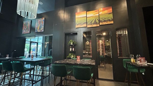 Pur Noire Urban Wineries by null