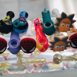 Cigarette And Gift Shop - Some hand pipes stuff in Rick & Morty & Spiderman