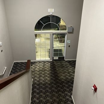 Holiday Inn Auburn - Third to second floor stairwell - Hotels Near Me - Auburn, California Holiday Inn Auburn - Third to second floor stairwell - Hotels Near Me - Auburn, California