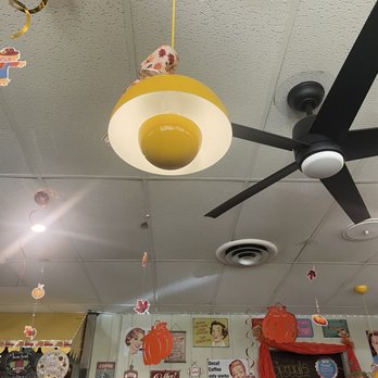 Le Roy's Restaurant - Diners Near Me - Monrovia, California