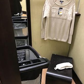 Kohl's - Disgusting like was no one working today? - Department Stores Near Me - MUSKEGO, Wisconsin
