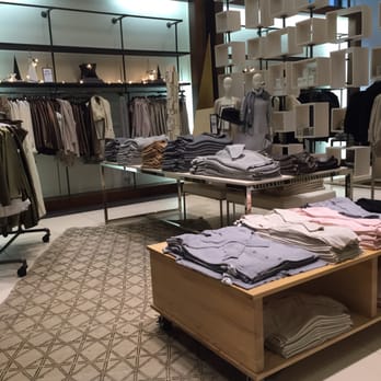Banana Republic - Inside - Women's Clothing Near Me - New York, New York Banana Republic - Inside - Women's Clothing Near Me - New York, New York