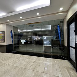 Chase Bank - Entrance on the first floor of Houston Methodist Scurlock Tower (after hours)