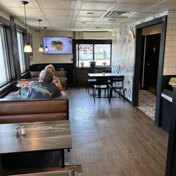 Reno’s Pizzeria Ristorante - Seating on left by pizza counter
