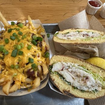 Gott's Roadside - Chili Cheese Fries and amazing Dungeness crab sandwich - Salad Near Me - Walnut Creek, California Gott's Roadside - Chili Cheese Fries and amazing Dungeness crab sandwich - Salad Near Me - Walnut Creek, California
