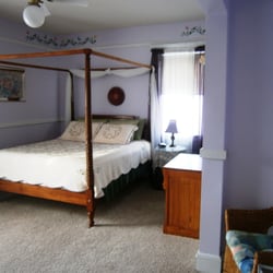 Francie's Bed & Breakfast - Desiree room with Olympic Queen bed, private bath, sitting area, and fireplace