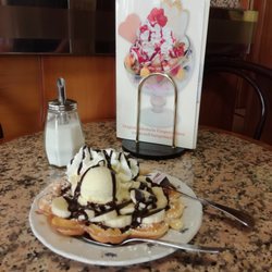 De Pellegrin - Vanille-Eis auf heißer Waffel