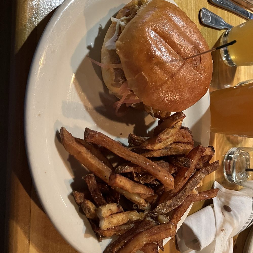Merchant Tavern - Gastropubs Near Me - Akron, Ohio Merchant Tavern - Gastropubs Near Me - Akron, Ohio