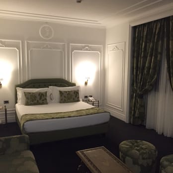 Abitart hotel - Master suite, they do have classic style suites although they show the modern on their website - Hotels Near Me - Rome, RM