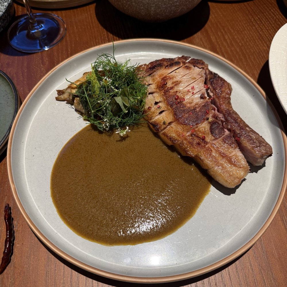 Om Pork Chop: crushed peppercorn to boosting the flavor of pork chop is unexpected, mushroom is also great