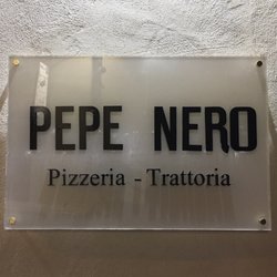 Pepe Nero - Eingangsschild außen