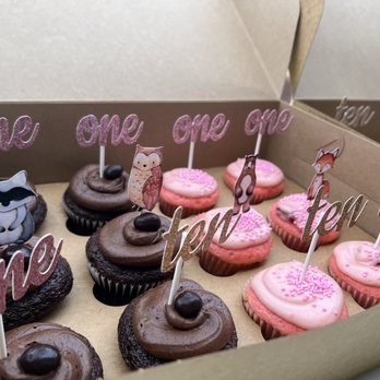 Busy Bees Cupcakery - Mocha and strawberry cupcakes - Bakeries Near Me Busy Bees Cupcakery - Mocha and strawberry cupcakes - Bakeries Near Me