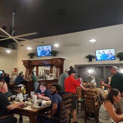 Bambino’s Burgers - Beautiful bar