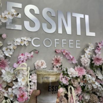 ESSNTL Coffee - Einspanner Hojicha - Coffee & Tea Near Me - San Diego, California ESSNTL Coffee - Einspanner Hojicha - Coffee & Tea Near Me - San Diego, California