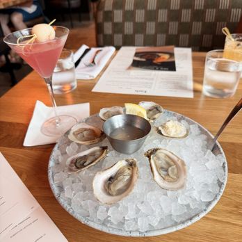 Earls Kitchen + Bar - Yum - New American Near Me - Nashville, Tennessee