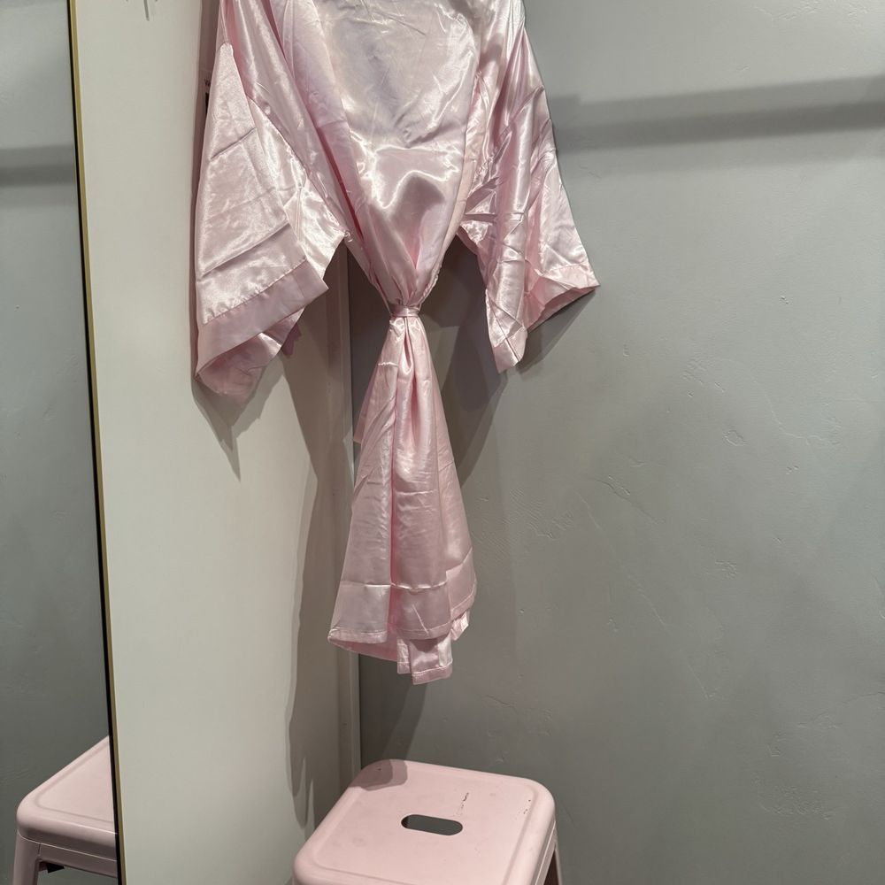 Bling It On Dresses - Dressing room stool and robe in every changing room - Formal Wear Near Me - Riverton, Utah