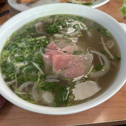 Pho 303 - P4. Rare Steak and Well Done Brisket Pho (PHO TAI CHIN)
