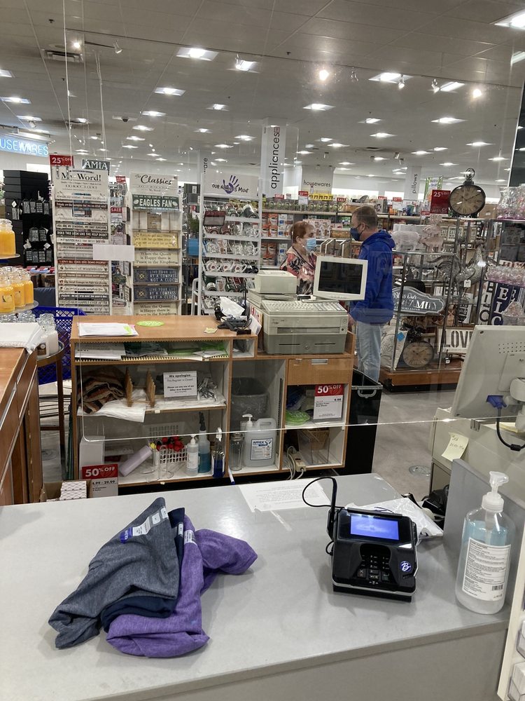 BOSCOV’S Updated September 2024 17 Photos & 37 Reviews 200 Neshaminy Mall, Bensalem